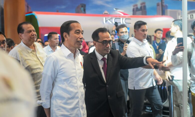 Presiden Jokowi Tinjau Pameran Hub Space di JCC