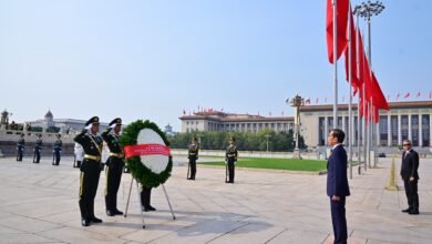 Presiden Jokowi Kunjungi Monumen Pahlawan Rakyat di Beijing