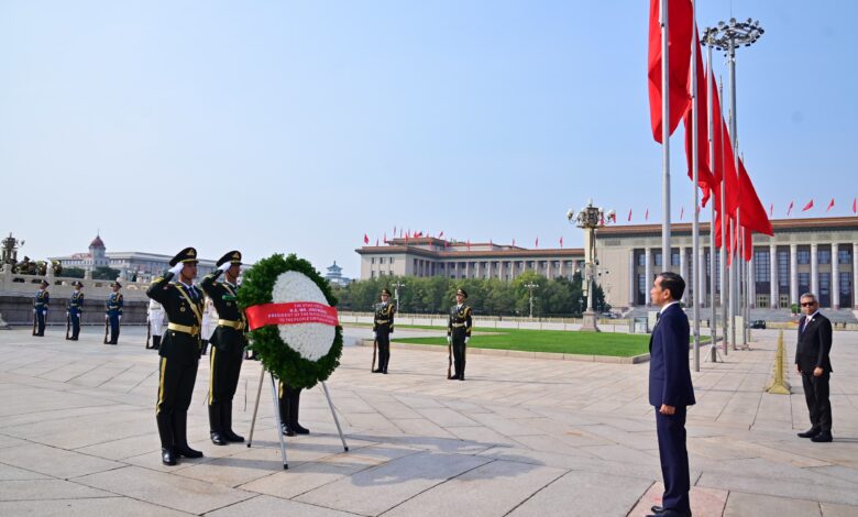 Presiden Jokowi Kunjungi Monumen Pahlawan Rakyat di Beijing