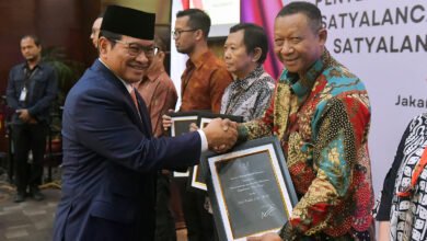 Pramono Anung Serahkan Satyalancana Wira Karya Bagi Sebelas ASN Sekretariat Kabinet