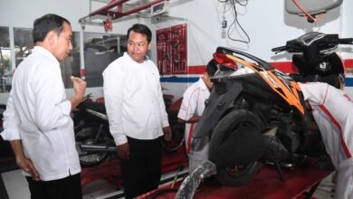 Presiden Jokowi Tinjau Pembelajaran Praktik di SMK Negeri 5 Padang