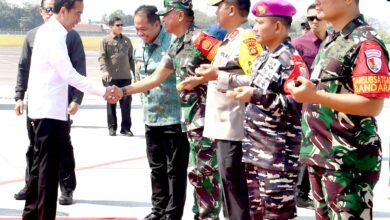 Presiden Jokowi dan rombongan tiba di Bandara Internasional I Gusti Ngurah Rai, Kabupaten Badung, sekitar pukul 09.45 WITA.