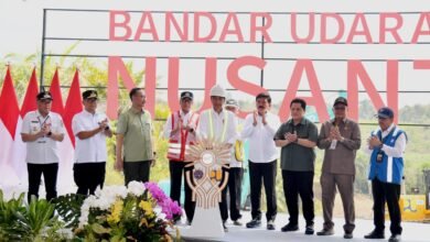 Presiden Joko Widodo melakukan peletakan batu pertama Bandar Udara Ibu Kota Nusantara (IKN) di Kabupaten Penajam Paser Utara, Provinsi Kalimantan Timur (01/1/2023)