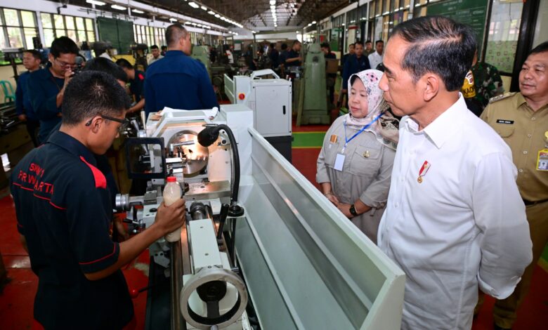 Presiden Tinjau Aktivitas Pembelajaran di SMK Negeri 1 Purwakarta