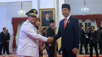 Presiden RI Joko Widodo (Jokowi) melantik Brigjen TNI (Purn) H. Edy Natar Nasution sebagai Gubernur Riau, di Istana Negara, Jakarta, Senin (27/11/2023).