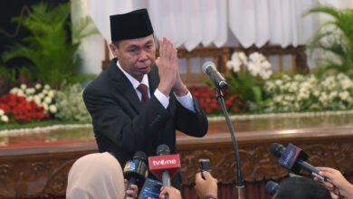 Ketua Sementara KPK memberikan keterangan pers usai pengucapkan sumpah Ketua KPK dihadapan Presiden Jokowi, Senin (27/11/23).