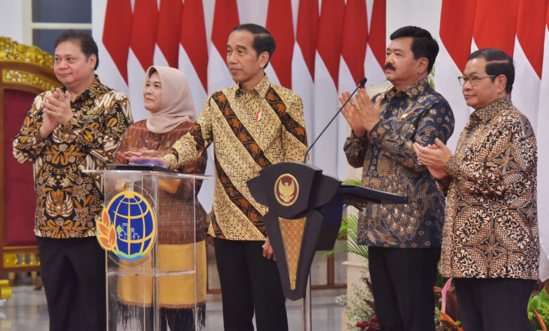 Presiden Jokowi Luncurkan dan Serahkan Sertifikat Tanah Elektronik