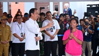 Presiden Jokowi Sapa Warga NTT dan Bagikan Bantuan Pangan CBP