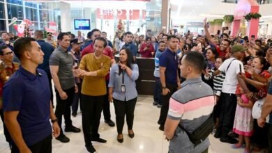 Saat Presiden Jokowi Santap Malam di Mal Kota Kupang