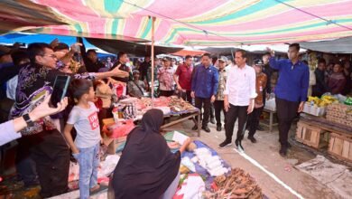 Tinjau Pasar Waru, Presiden: Beberapa Komoditas Tunjukan Perubahan Positif