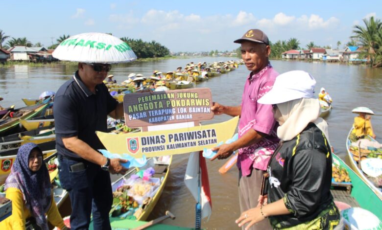 Pemprov Kalsel Berikan Bantuan Peremajaan Jukung di Pasar Terapung Lok Baintan