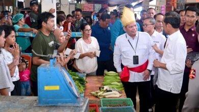 Presiden Jokowi Sapa Masyarakat dan Pedagang di Pasar Melonguane Talaud