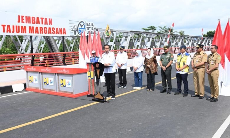 Resmikan Tiga Jembatan di Jawa Tengah, Presiden: Mobilitas Makin Aman dan Cepat