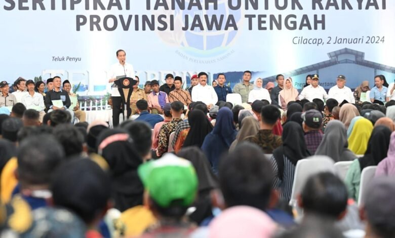 Serahkan 2.000 Sertifikat Tanah, Presiden Jokowi: Bukti Hak Hukum atas Tanah