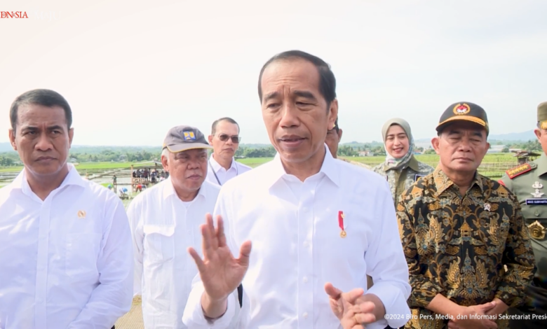 Presiden  Jokowi  : Petani Bisa Gunakan KTP Beli Pupuk