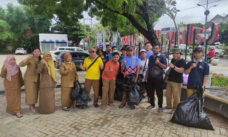 Pasca Haul, Dispersip Kalsel Turut Dukung Aksi Bersih-Bersih Lingkungan