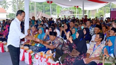 Presiden dan Ibu Iriana Cek Penyaluran Bantuan Pangan di Kota Salatiga