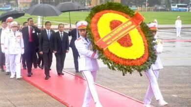 Presiden Jokowi mengunjungi Monumen Pahlawan Nasional Vietnam dan Mausoleum Ho Chi Minh di Hanoi, Vietnam, Jumat (12/01/2024). (Foto: BPMI Setpres)