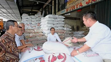 Tinjau Pasar Induk Cipinang, Presiden Jokowi Pastikan Stok Beras Tersedia