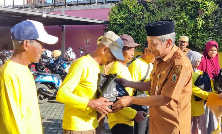 Pemprov Kalsel Salurkan 4.000 Paket Sembako bagi Korban Pasca Bencana Banjir