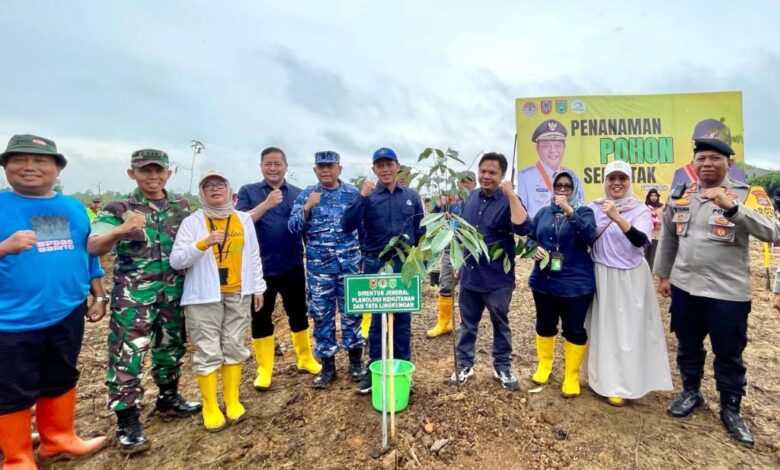 Gelorakan Revolusi Hijau Berhasil Tertanam 4.000 Bibit Jabon Di RTH Kawasan Industri Batulicin