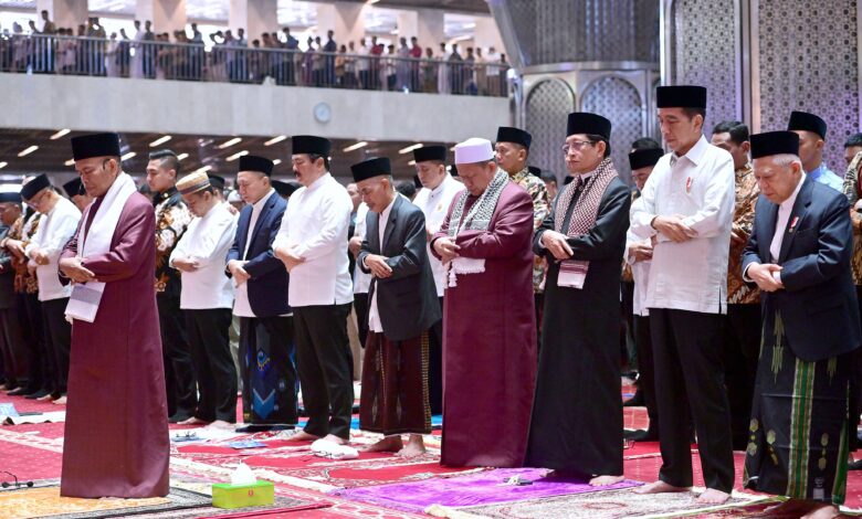 Presiden dan Ibu Iriana Jokowi Tunaikan Salat Idulfitri 1445 Hijriah di Masjid Istiqlal