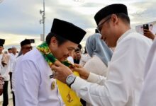 [Foto] Kalungkan Syal Kain Sasirangan