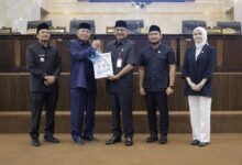 Gubernur Kalsel Sampaikan LKPj 2024 dalam Rapat Paripurna DPRD