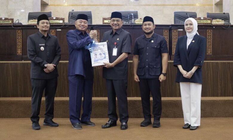 Gubernur Kalsel Sampaikan LKPj 2024 dalam Rapat Paripurna DPRD