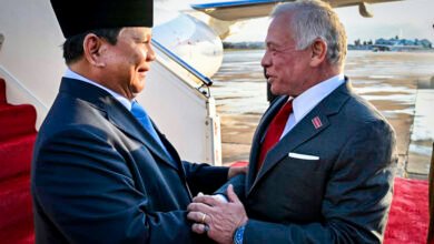 Sambutan Hangat dan Penghormatan Tinggi, Presiden Prabowo Disambut Langsung Raja Abdullah II di Amman
