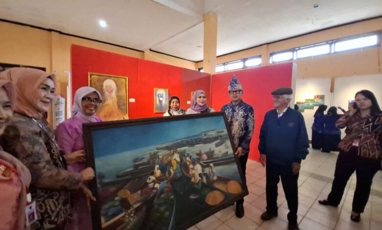 Apresiasi Pameran Karya Perempuan “Junjung Galuh”, Wamendagri : Terus Rawat Kebudayaan Indonesia
