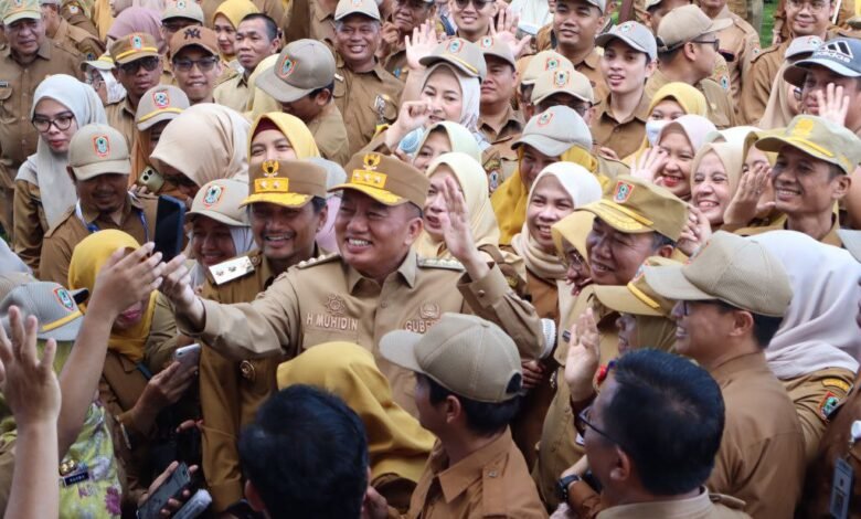 Gubernur, Wagub, dan Sekda Kalsel Berbaur Bersama Pegawai Usai Apel Bersama