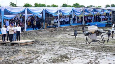 Presiden Prabowo Tebar Benih Padi Dengan Teknologi Drone Pertanian