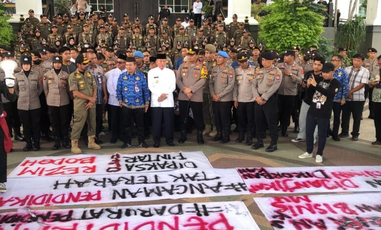 Gubernur Muhidin Temui Aliansi BEM se-Kalsel yang Sampaikan Lima Poin Tuntutan di Sektor Pendidikan