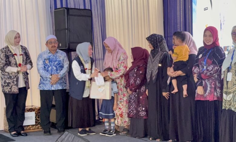 Kunjungi Posyandu Jati 2, Ketua TP Posyandu Dorong Peningkatan Kesejahteraan Masyarakat Lewat 6 SPM