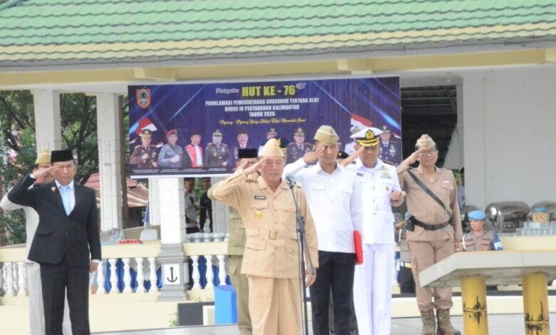 Gubernur H Muhidin Pimpin Upacara Ziarah Peringatan HUT Ke-76 Tentara ALRI Divisi IV Pertahanan Kalimantan