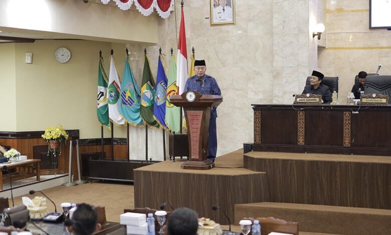 Gubernur Kalsel Paparkan Arah Pembangunan 2025–2029 dan Revisi Pengelolaan Tambang di Paripurna DPRD