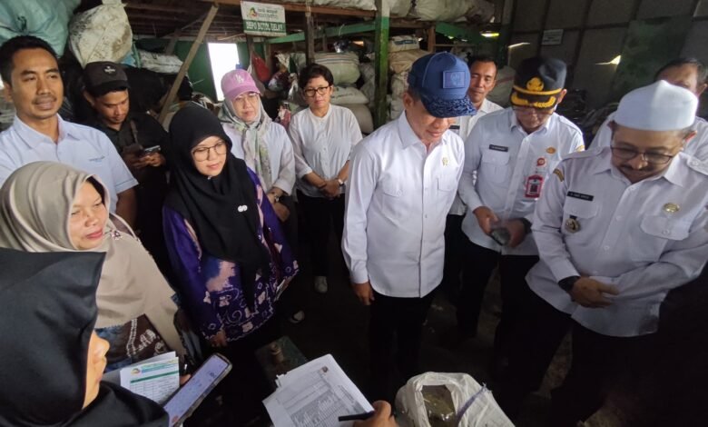 Menteri LH Berkomitmen Selesaikan Permasalahan Penanganan Sampah di Kalsel