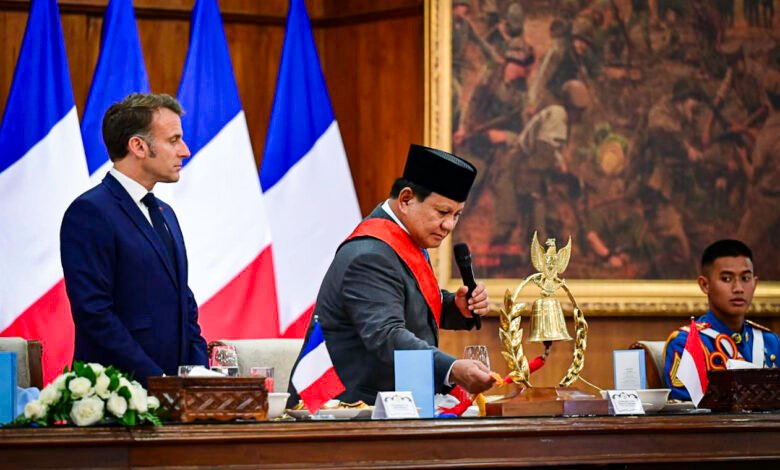 Hangat dan Bersahaja, Presiden Prabowo dan Presiden Macron Makan Siang Bersama Taruna Akmil