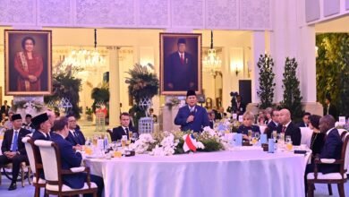 Seskab Teddy Tegaskan Tidak Ada Minuman Beralkohol dalam Jamuan Presiden Macron di Jakarta