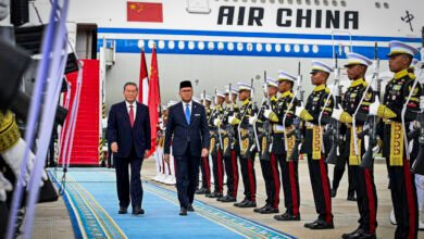 Premier Li Qiang Tiba di Tanah Air, Tandai Kunjungan Resmi Tiga Hari ke Indonesia