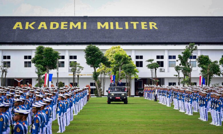 Upacara Penyambutan di Akmil Magelang, Presiden Prabowo dan Presiden Macron Tinjau Pasukan Taruna