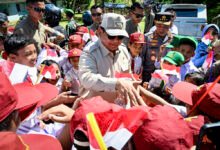 Disambut Meriah Warga, Presiden Prabowo Tiba di Bengkayang untuk Panen Raya Jagung