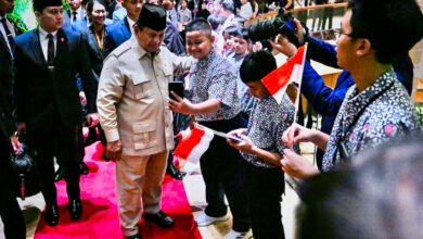 Warga dan Pelajar Indonesia di Singapura Antusias Sambut Kedatangan Presiden Prabowo