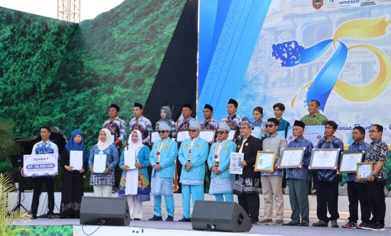 Pertanian Kuat Rakyat Sejahtera, Gubernur Kalsel Berikan Penghargaan untuk Petani Berprestasi