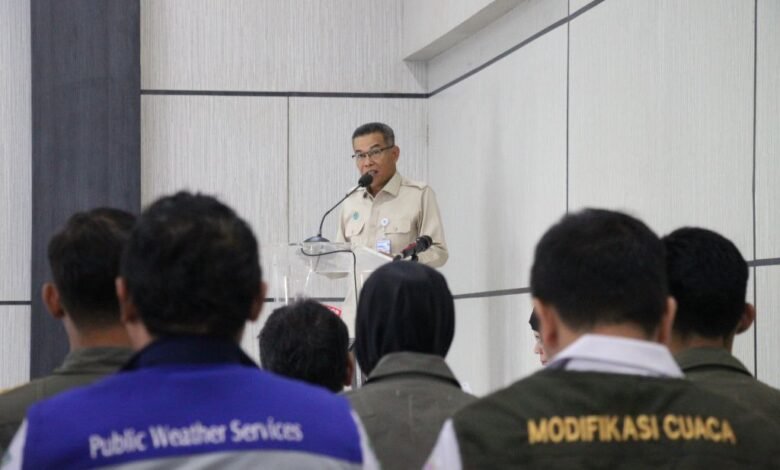 KLH Luncurkan Operasi Modifikasi Cuaca di Kalsel untuk Tekan Risiko Karhutla