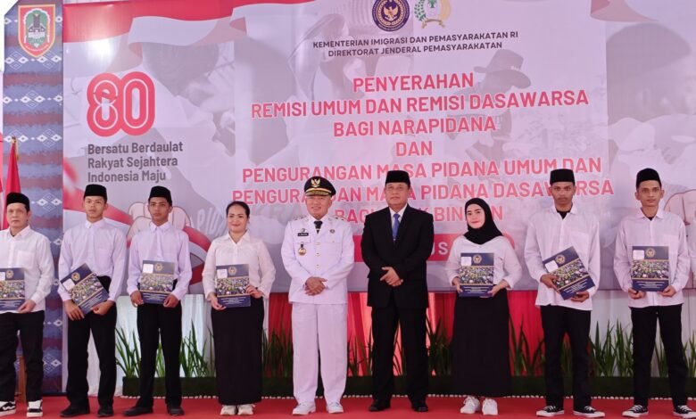 Gubernur Kalsel Serahkan Remisi Umum dan Remisi Dasawarsa Kepada Warga Binaan di Lapas Kelas II B Banjarbaru