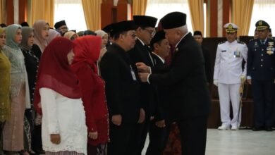 Gubernur Kalsel Anugerahkan Satyalencana Karya Satya Kepada 446 PNS Pemprov Kalsel