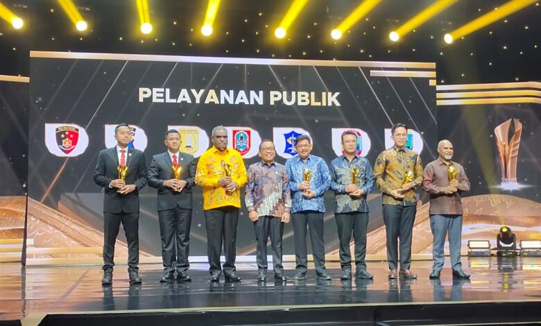Gubernur Kalimantan Selatan H. Muhidin Raih Penghargaan Pelayanan Publik di Pemimpin Daerah Awards 2025