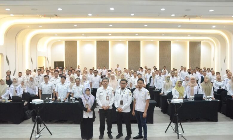 Modernisasi Sistem Manajemen Kehadiran dan Pembayaran Tambahan Penghasilan, Diskominfo Kalsel Gelar Sosialisasi dan Bimtek Penggabungan Aplikasi E-Ijamkes dan E-Performance